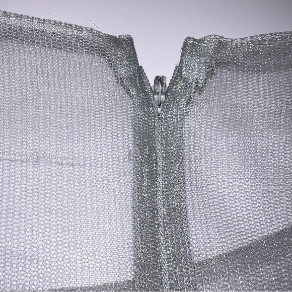 🆕MacDuggal Embroidered Illusion Puff Sleeve Gown|Size 14|$798 Retail|Minor Flaw - Picture 15 of 16